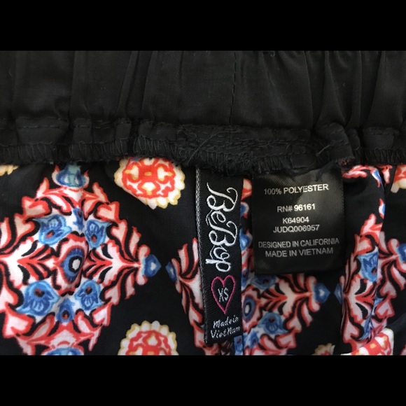 Xs pull on tie shorts - Picture 2 of 2